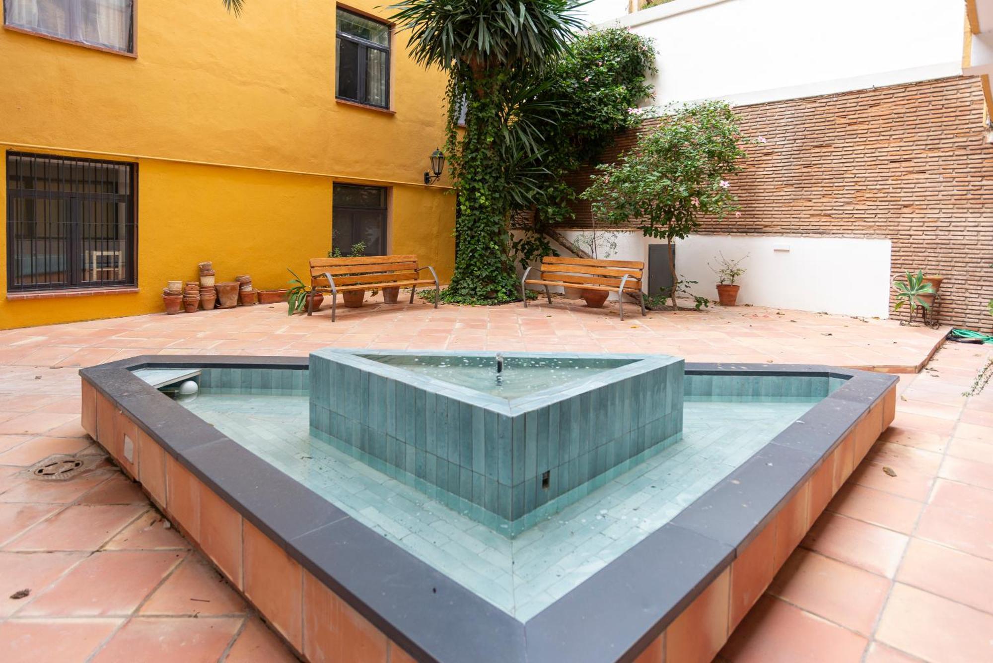 Andres Perez & Quiet Courtyard By Ele Apartments Málaga Buitenkant foto