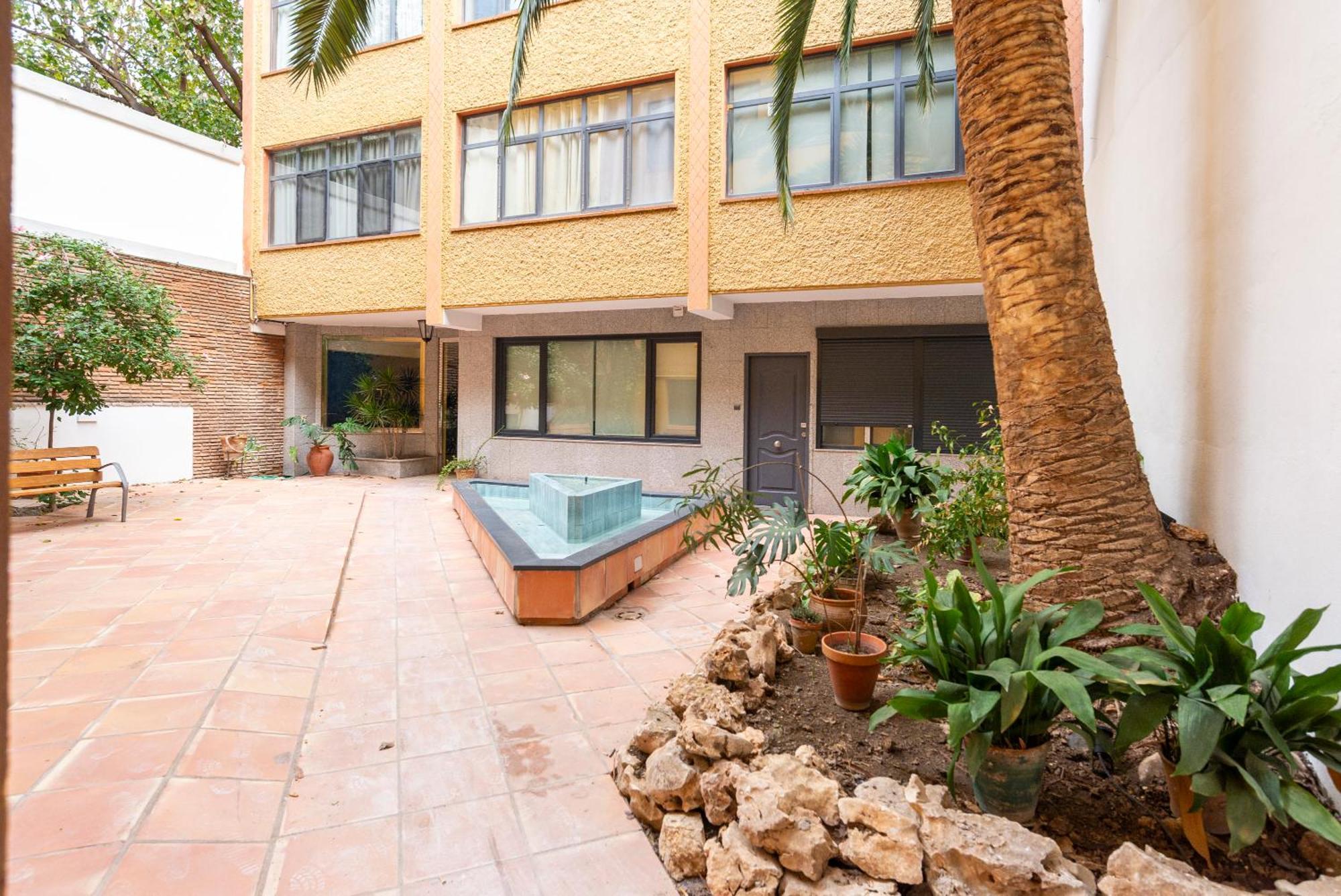 Andres Perez & Quiet Courtyard By Ele Apartments Málaga Buitenkant foto